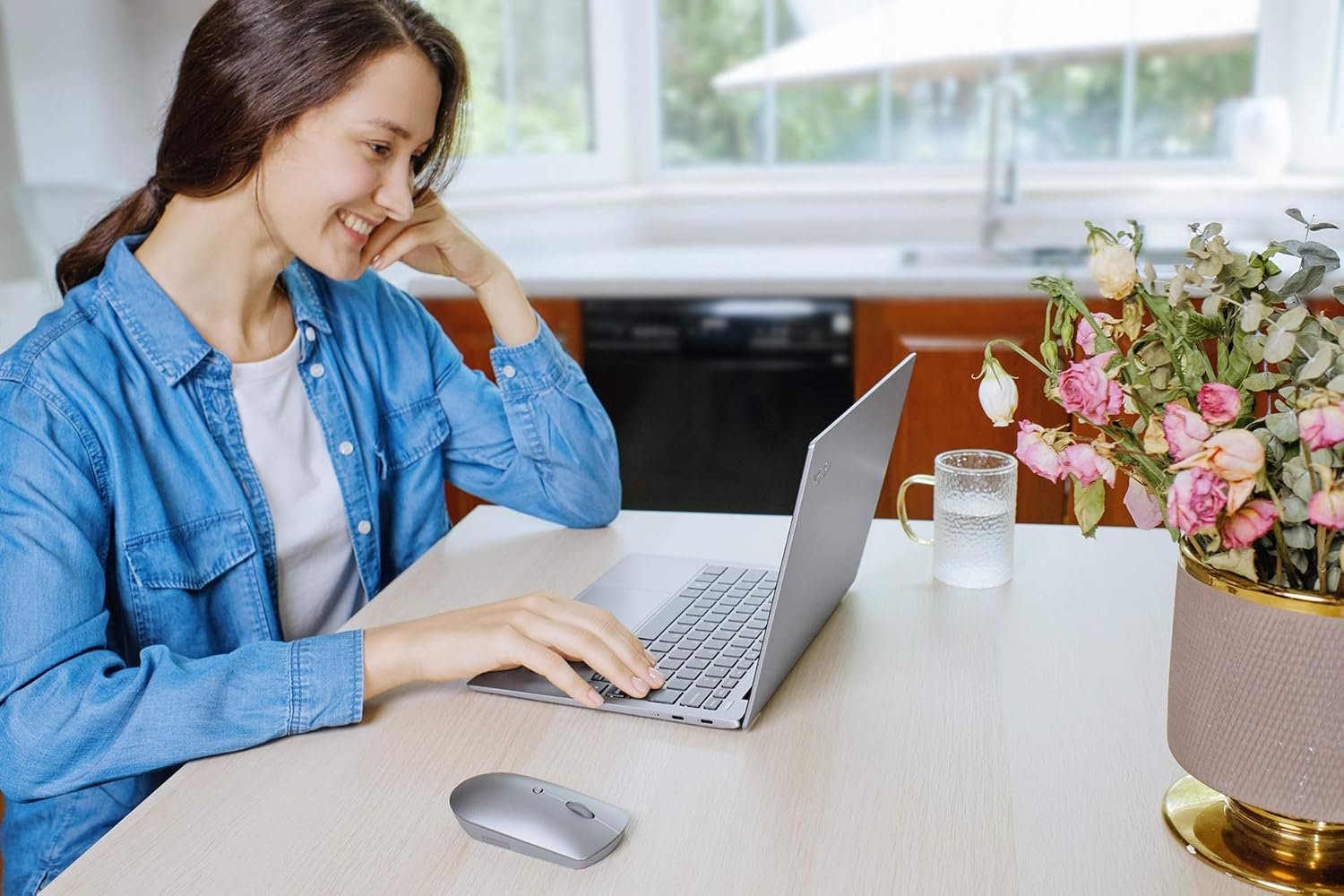 Lenovo 600 Bluetooth 5.0 Silent Mouse: Compact, Portable, Dongle-Free Multi-Device connectivity with Microsoft Swift Pair | 3-Level Adjustable DPI up to 2400 | Battery Life: up to 1 yr - Image 2